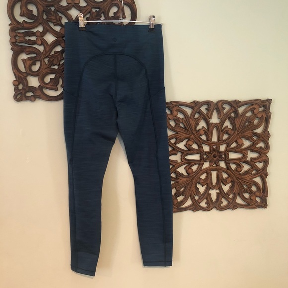 Athleta Ultimate Stash Pocket 7/8 Tights - Picture 6 of 6